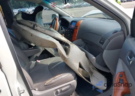 2008 Toyota Sienna Limited z USA, uszkodzony, nr VIN 5TDZK22C18S220843